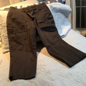 Capri black button and zip front, two pockets pants relaxed fit